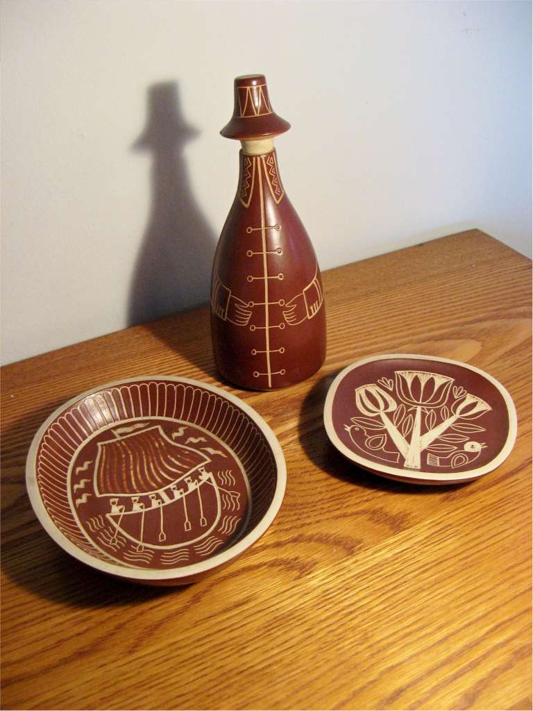 Arabia three items of ceramics made in Finland c1950's