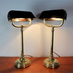 Pair of good quality Edwardian bankers lamps in brass with Bakelite shades.