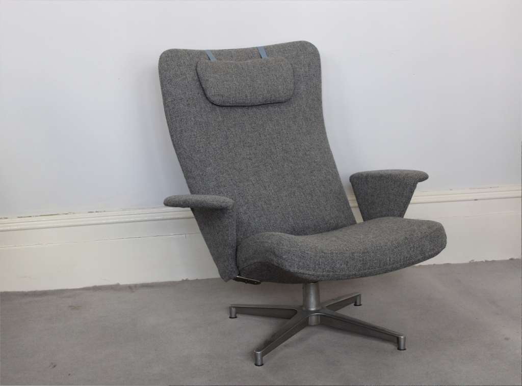 Mid-Century swivel armchair by Swedish designer Alf Svensson