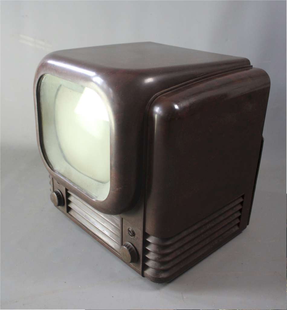 Vintage Bakelite TV Bush TV22