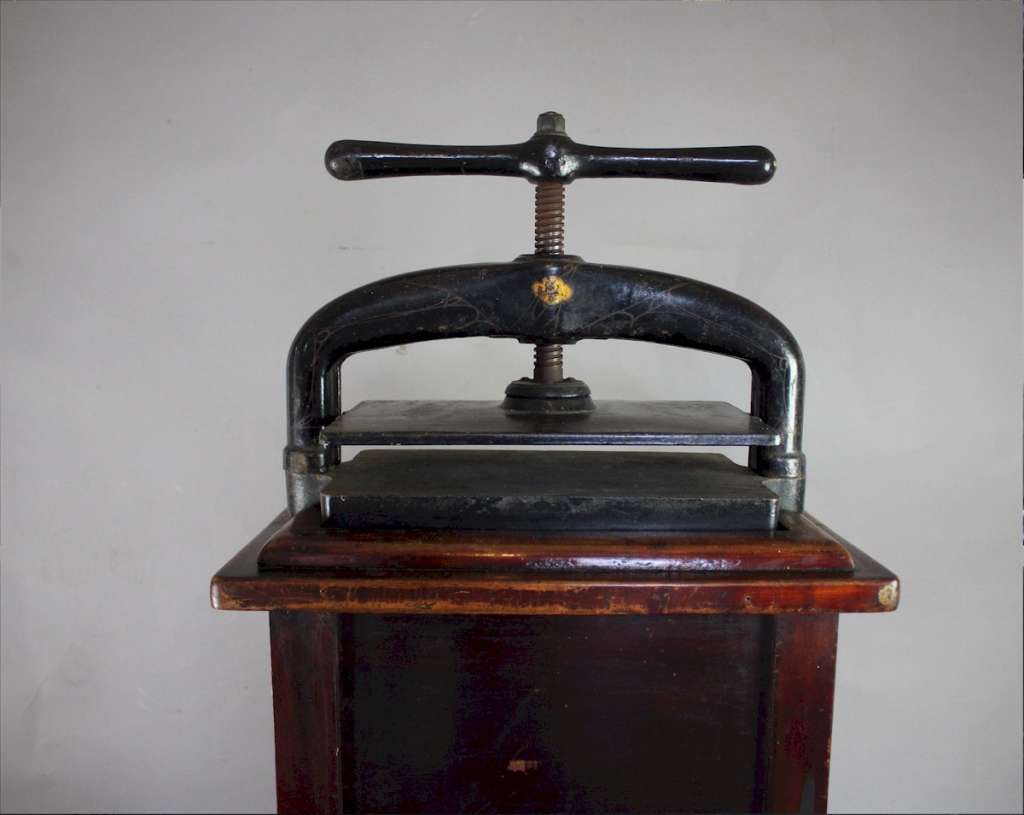 Victorian cast iron book press