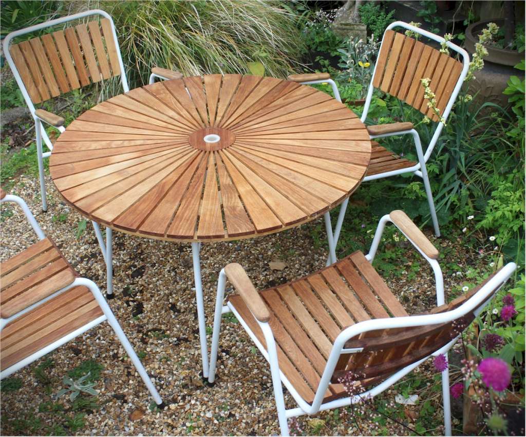 Mid Century Daneline table and four chairs