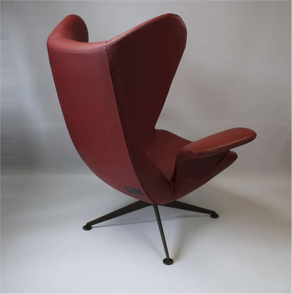 LONGWAVE leather swivel armchair by Diesel for MOROSO