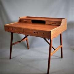 Danish teak writing desk by Arne Wahl Iversen for Vinde Mobelfabrik